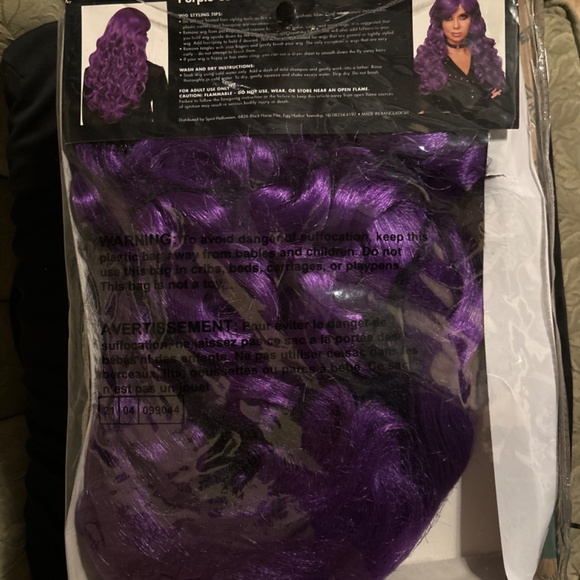 Unused purple wig - Picture 2 of 2